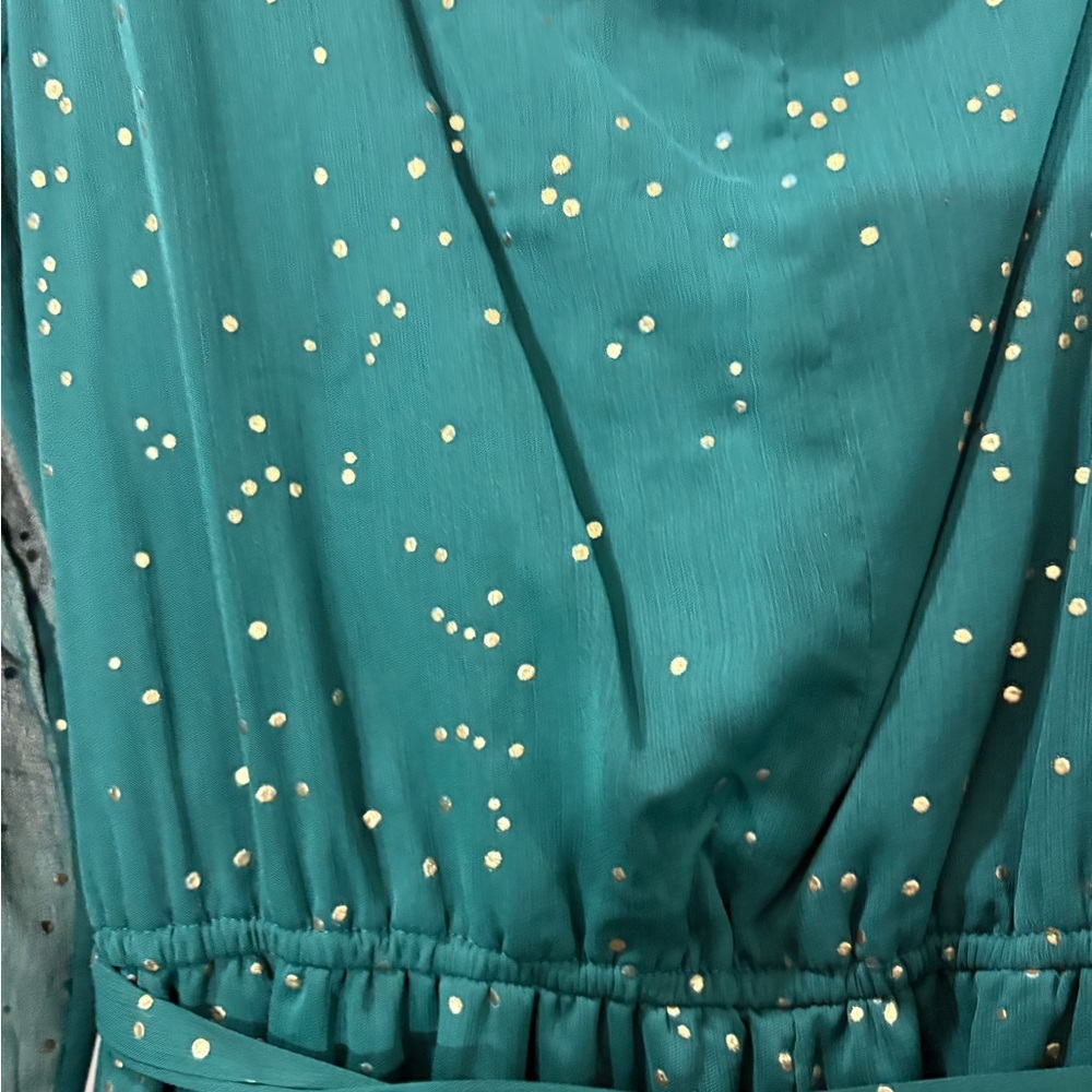 Elegant Green Dress with Sparkling Accents​ - Picture 7 of 8